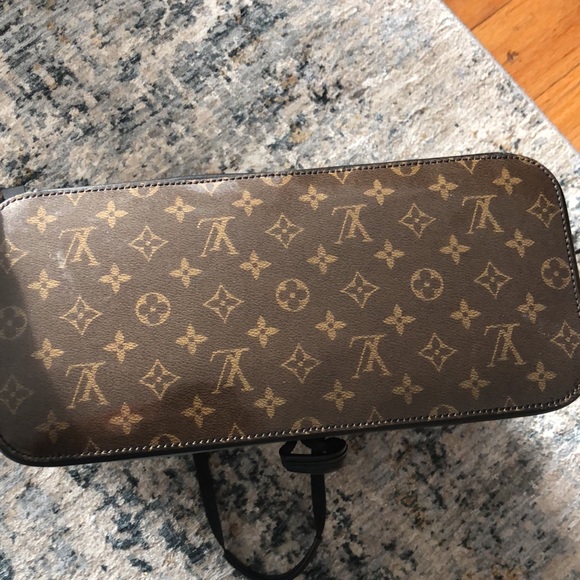 LIMITED EDITION Louis Vuitton monogram glaze convertible tote - Picture 8 of 11
